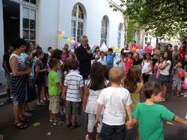 Cliquez pour plus de photos. Rentrée scolaire 2011/2012 de l'école bulgare Cyrille et Méthode et du jardin d'enfants Petit lapin blanc à Paris