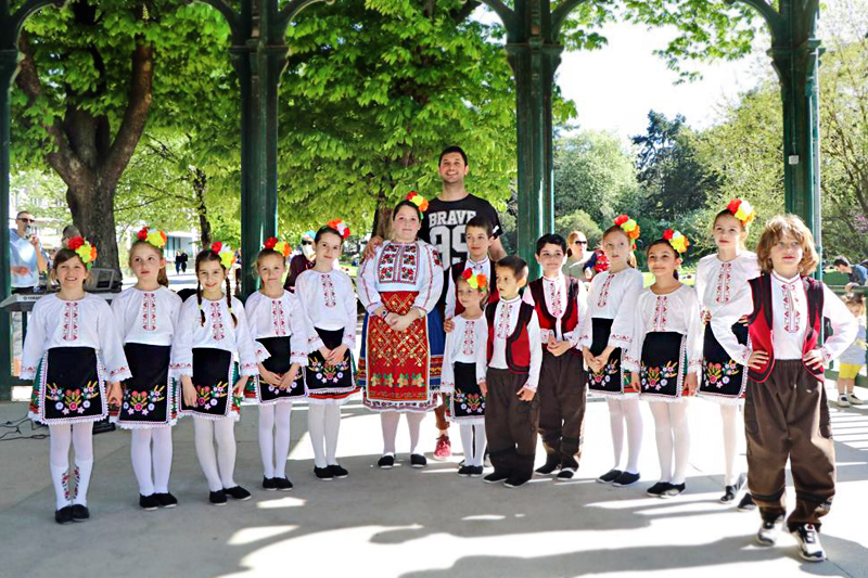 детски ансамбъл български народни танци париж